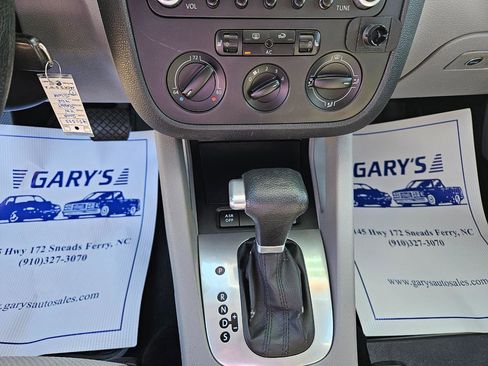 Used 2008 Volkswagen Rabbit S image 19