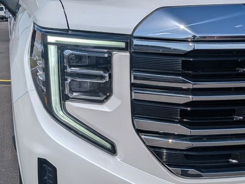 Used 2023 GMC Sierra 1500 SLT w/ SLT Premium Package AWD/4WD image 9