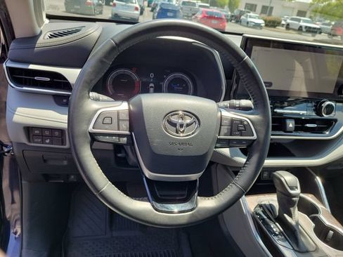 Used 2023 Toyota Highlander Platinum AWD/4WD image 15