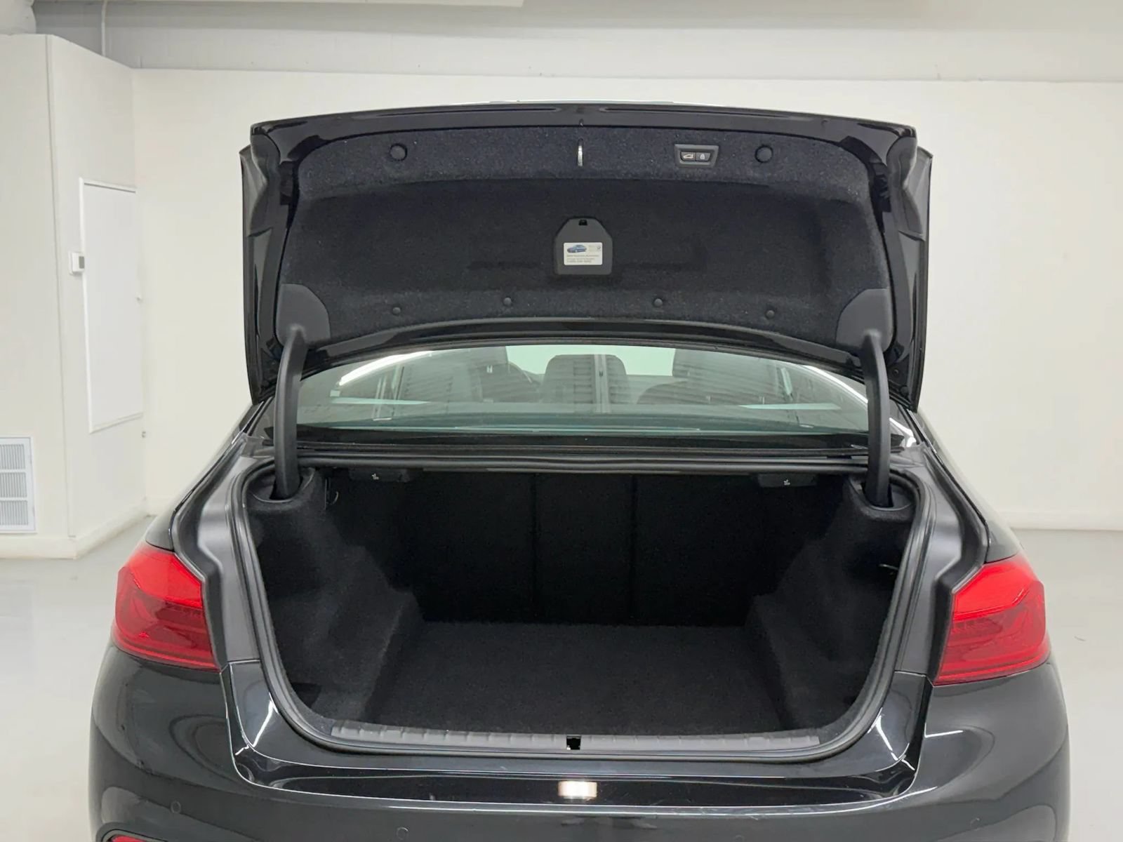 Used 2018 BMW M550i xDrive AWD/4WD image 44