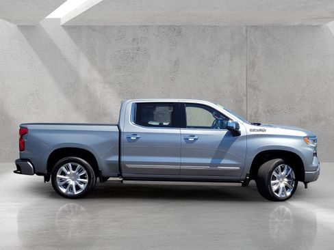 Used 2025 Chevrolet Silverado 1500 High Country AWD/4WD image 4