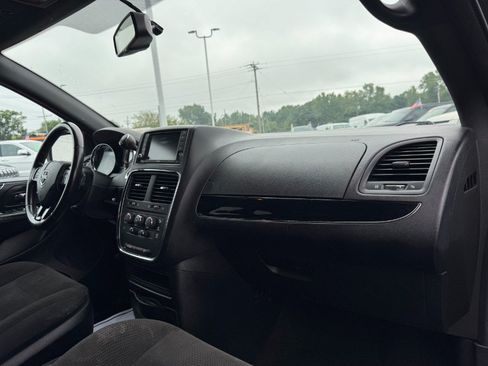 Used 2018 Dodge Grand Caravan SE FWD image 20