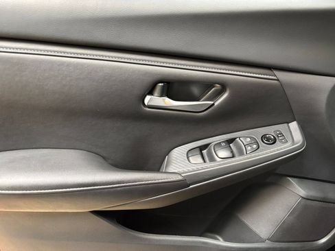 Used 2025 Nissan Sentra SV FWD image 18