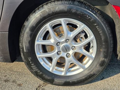 Used 2023 Chrysler Pacifica Touring-L FWD image 8
