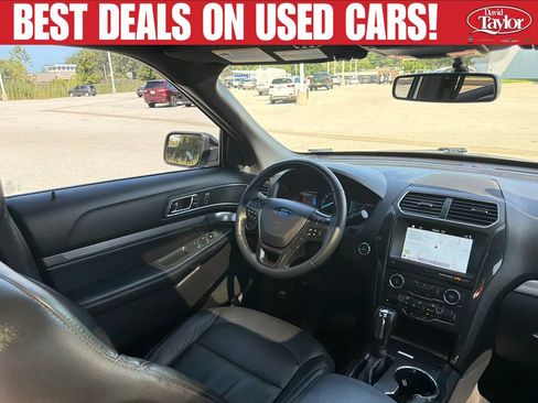 Used 2018 Ford Explorer XLT w/ Equipment Group 202A FWD image 37