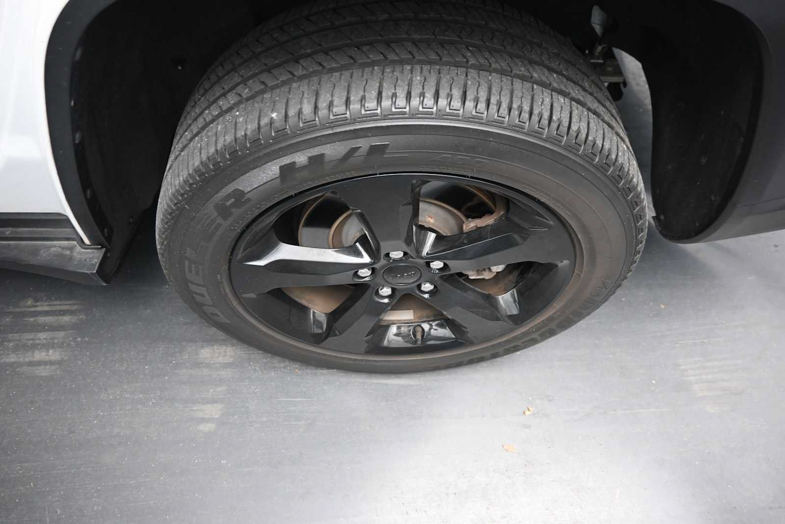 Used 2023 Jeep Grand Cherokee L Laredo AWD/4WD image 12