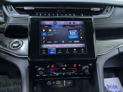 Used 2022 Jeep Grand Cherokee Limited image 21