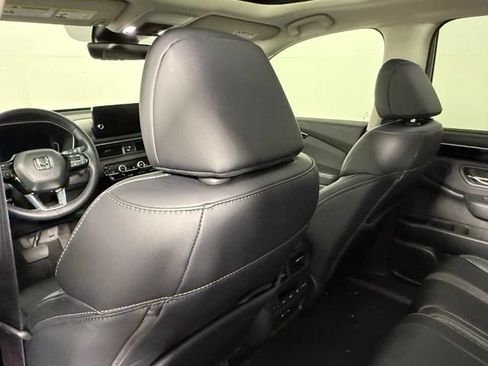 Used 2025 Honda Pilot Touring image 36