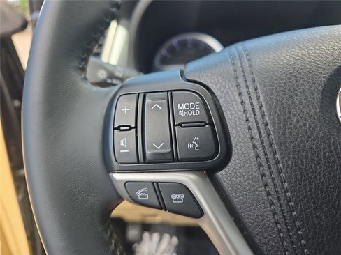 Used 2016 Toyota Highlander Limited FWD image 28