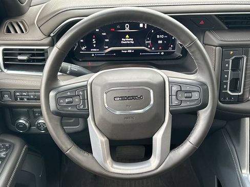 Used 2023 GMC Yukon Denali RWD image 25