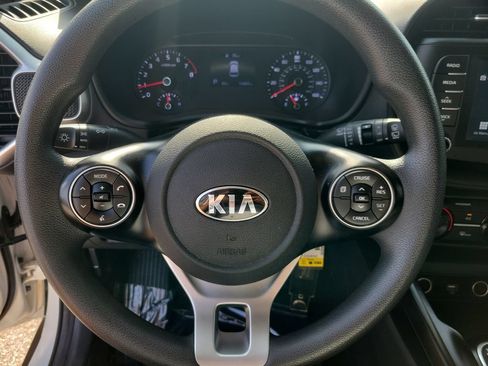 Used 2020 Kia Soul LX FWD image 17