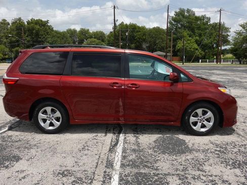 Used 2018 Toyota Sienna LE FWD image 8