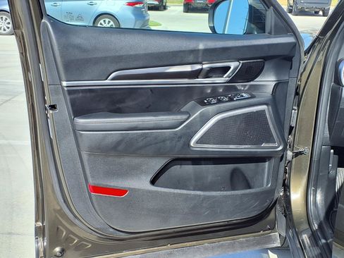 Used 2025 Kia Telluride S FWD image 29