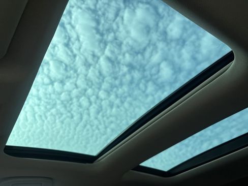 Used 2011 Nissan Murano LE w/ Navigation Pkg image 17