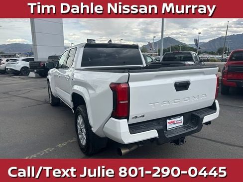 Used 2024 Toyota Tacoma SR5 AWD/4WD image 9