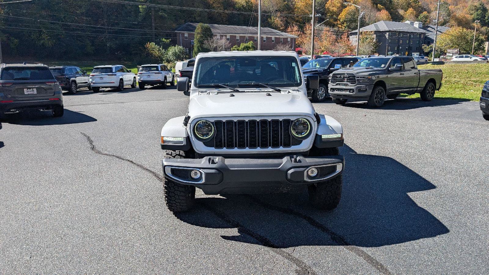 Used 2025 Jeep Gladiator Sport AWD/4WD image 8