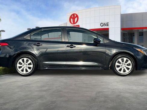 Certified 2022 Toyota Corolla LE image 3