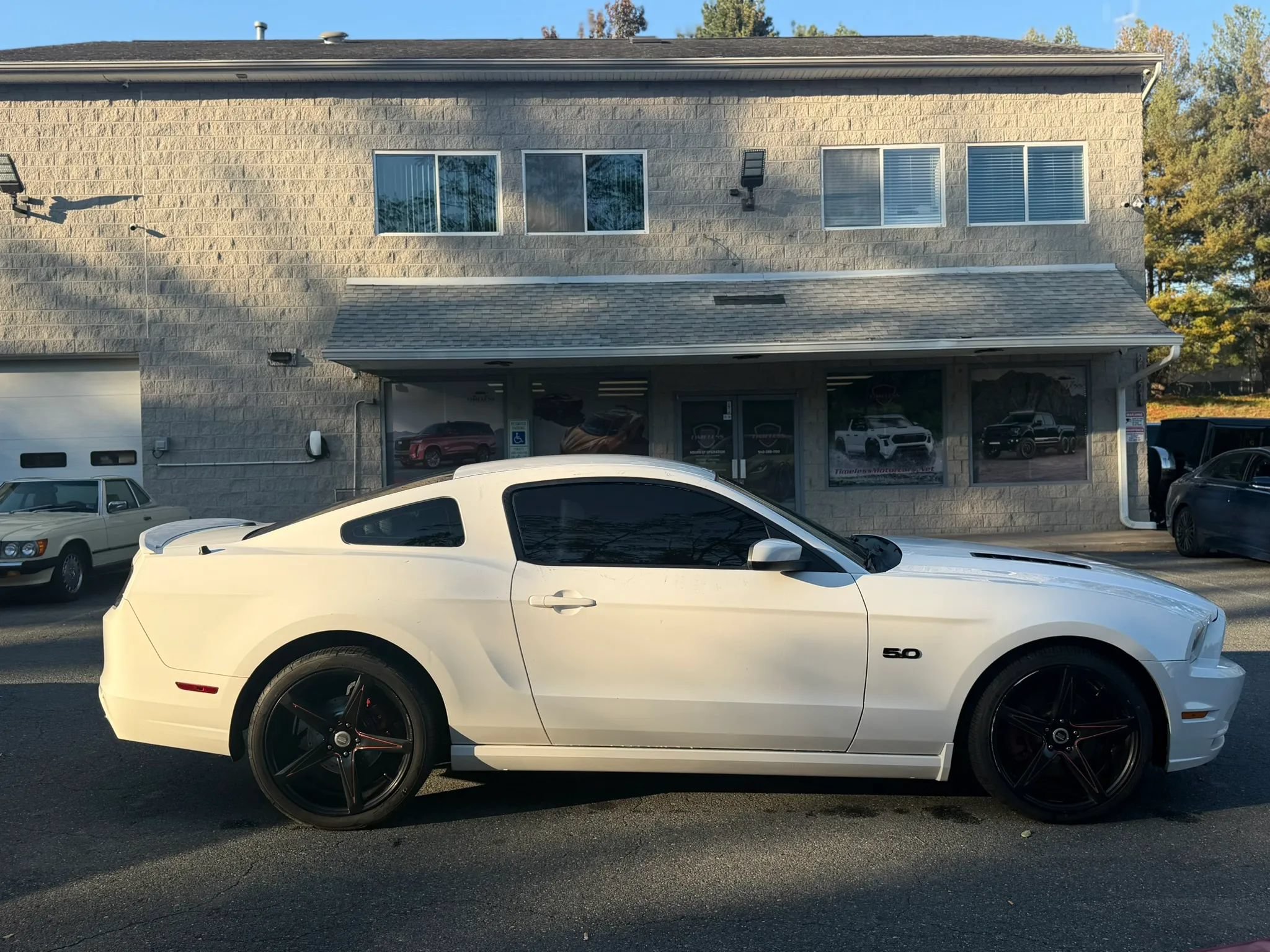 Used 2013 Ford Mustang GT Premium w/ Electronics Pkg RWD image 3