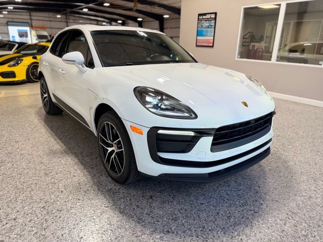 Used 2022 Porsche Macan AWD/4WD image 15
