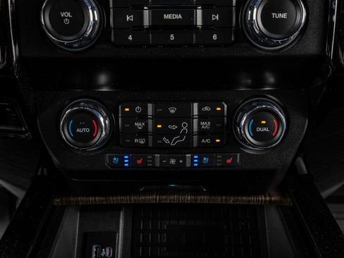 Used 2021 Ford F250 Lariat w/ Lariat Ultimate Package image 26