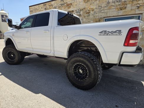 Used 2019 RAM 2500 Laramie AWD/4WD image 3