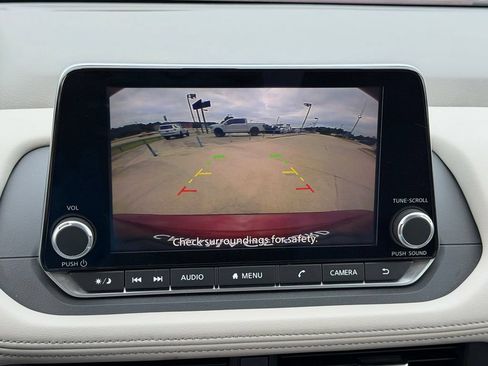 Used 2025 Nissan Rogue SV FWD image 34