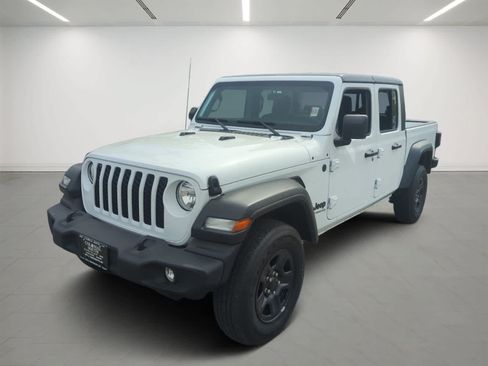 Used 2022 Jeep Gladiator Sport w/ Trailer Tow Package AWD/4WD image 2