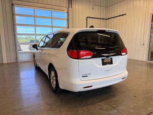 Used 2023 Chrysler Voyager LX FWD image 7