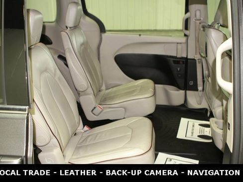Used 2017 Chrysler Pacifica Limited image 27