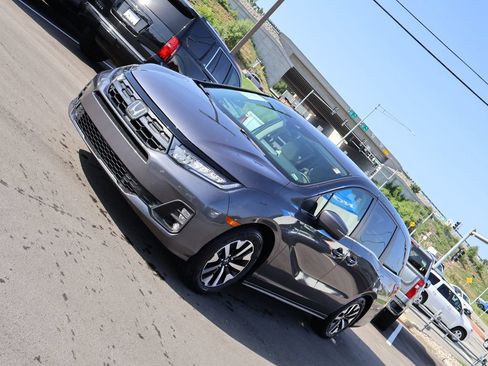 Certified 2025 Honda Odyssey EX-L image 3