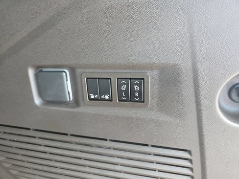 Used 2022 GMC Yukon Denali AWD/4WD image 28