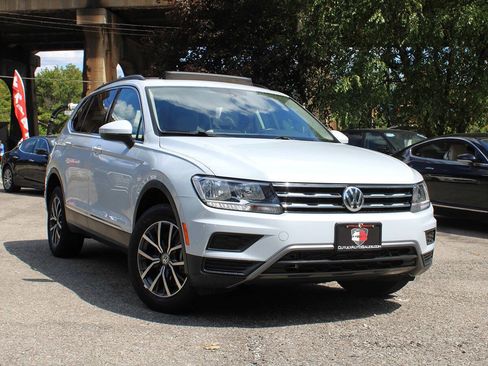 Used 2018 Volkswagen Tiguan SE AWD/4WD image 1