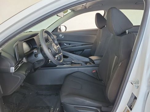 Used 2024 Hyundai Elantra SE image 13