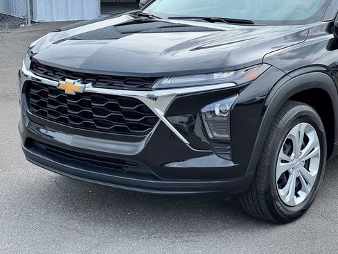 Used 2024 Chevrolet Trax LS FWD image 31