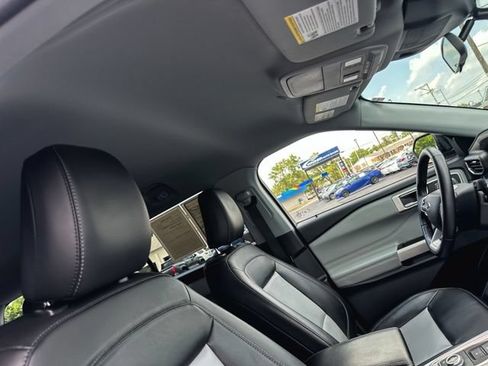 Used 2022 Ford Explorer XLT AWD/4WD image 26