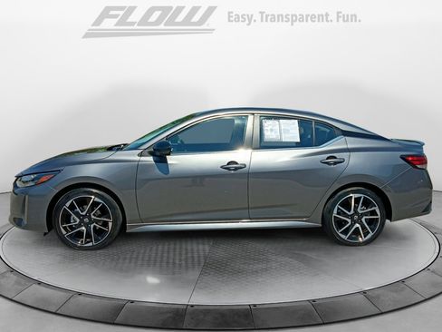 Used 2025 Nissan Sentra SR FWD image 4