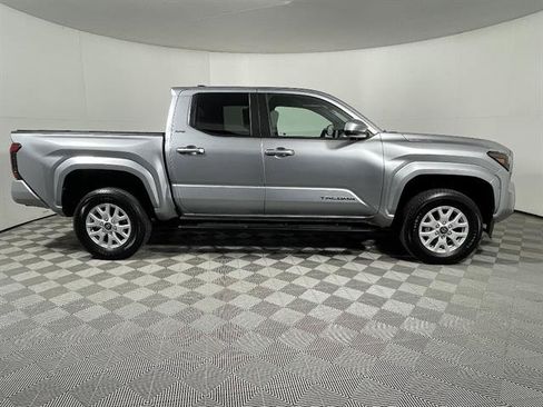 Used 2025 Toyota Tacoma SR5 AWD/4WD image 7