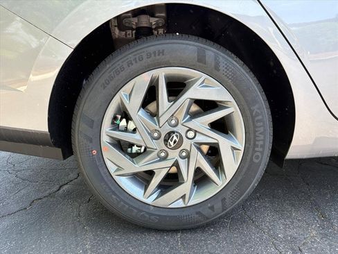 New 2026 Hyundai Elantra Hybrid FWD image 30