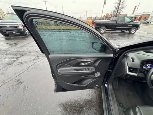 Used 2022 GMC Terrain SLT w/ Infotainment Package II image 26