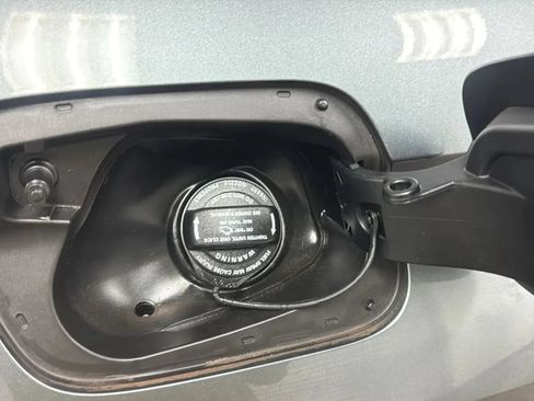 Used 2019 Volkswagen Tiguan SE FWD image 25