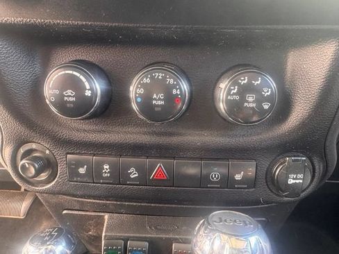 Used 2014 Jeep Wrangler Unlimited Sahara AWD/4WD image 11