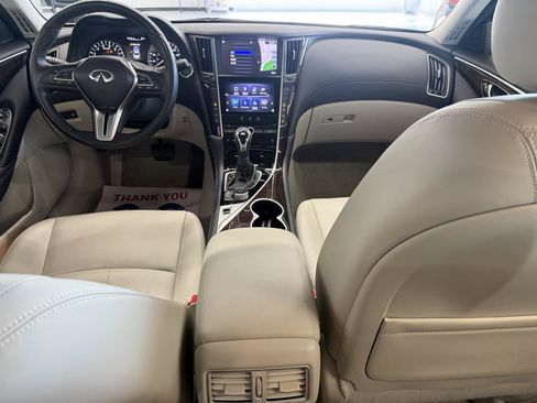 Used 2018 INFINITI Q50 Luxe w/ Essential Package (3.0T Luxe) AWD/4WD image 10