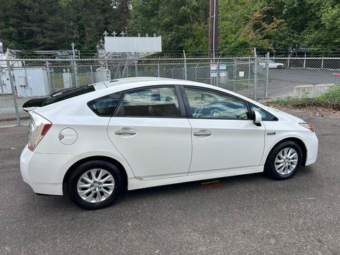 Used 2013 Toyota Prius Prime Plug-In Hybrid FWD image 4