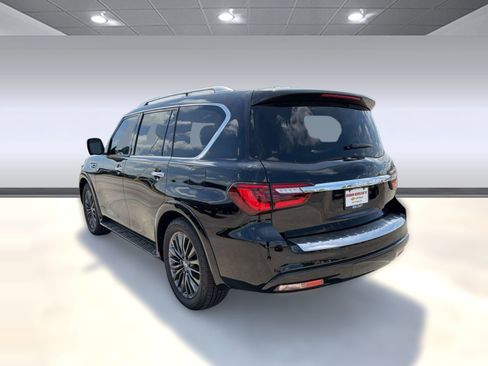 Used 2023 INFINITI QX80 Sensory w/ All-Season Package image 3