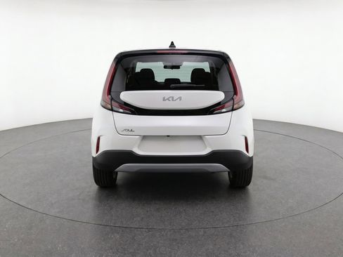 Used 2025 Kia Soul LX w/ LX Technology Package FWD image 7