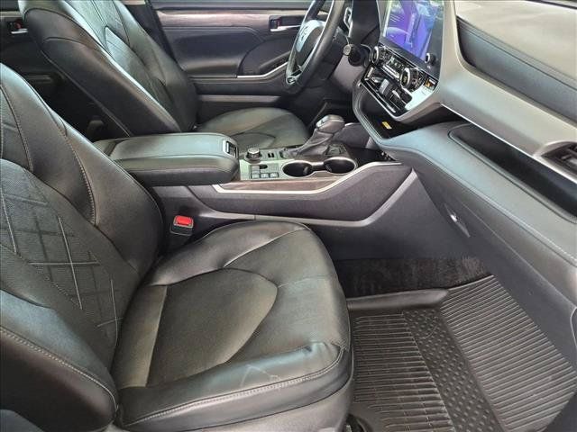 Used 2024 Toyota Highlander Platinum AWD/4WD image 24