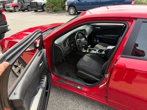 Used 2015 Dodge Charger SXT RWD image 9
