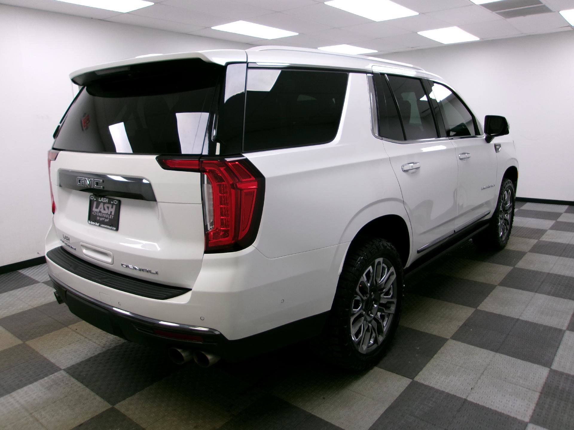 Used 2023 GMC Yukon Denali Ultimate AWD/4WD image 17