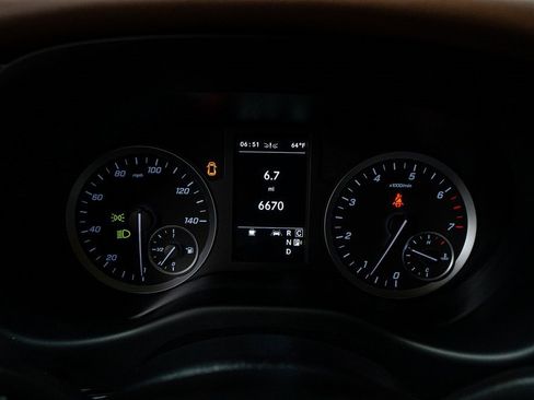 Used 2020 Mercedes-Benz Metris Passenger image 37