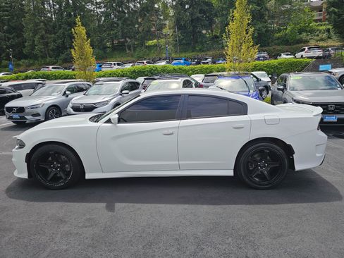 Used 2019 Dodge Charger R/T w/ Driver Confidence Group RWD image 4